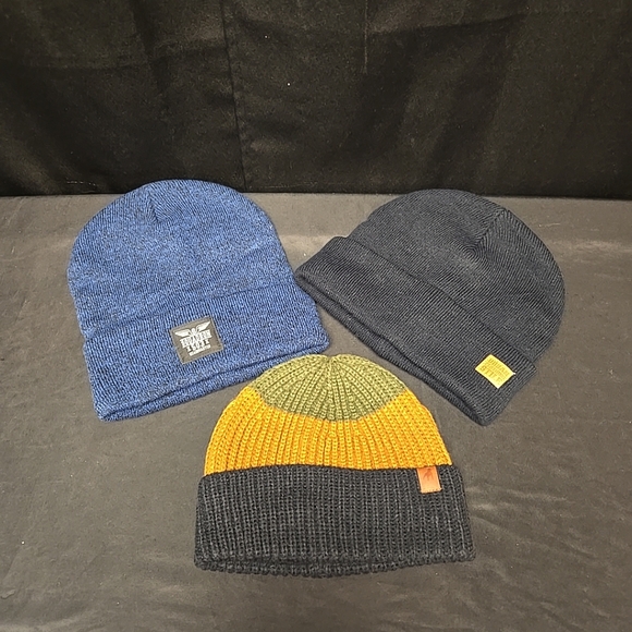 Lot Of 3 Winter Hat Knit Beanies For Men Made With 100% Acrylic Unlined - Picture 1 of 5